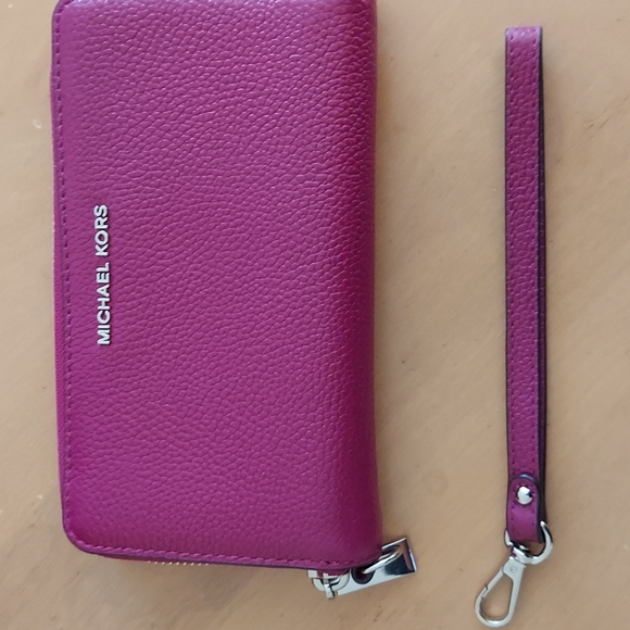 MICHAEL KORS PEBBLED LEATHER ZIP AROUND WALLET PINK w/ SILVER HARDWARE - Picture 8 of 8